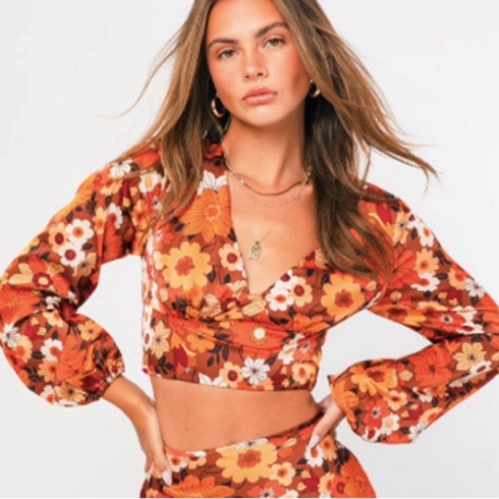 Le Lis Flower Crop Top